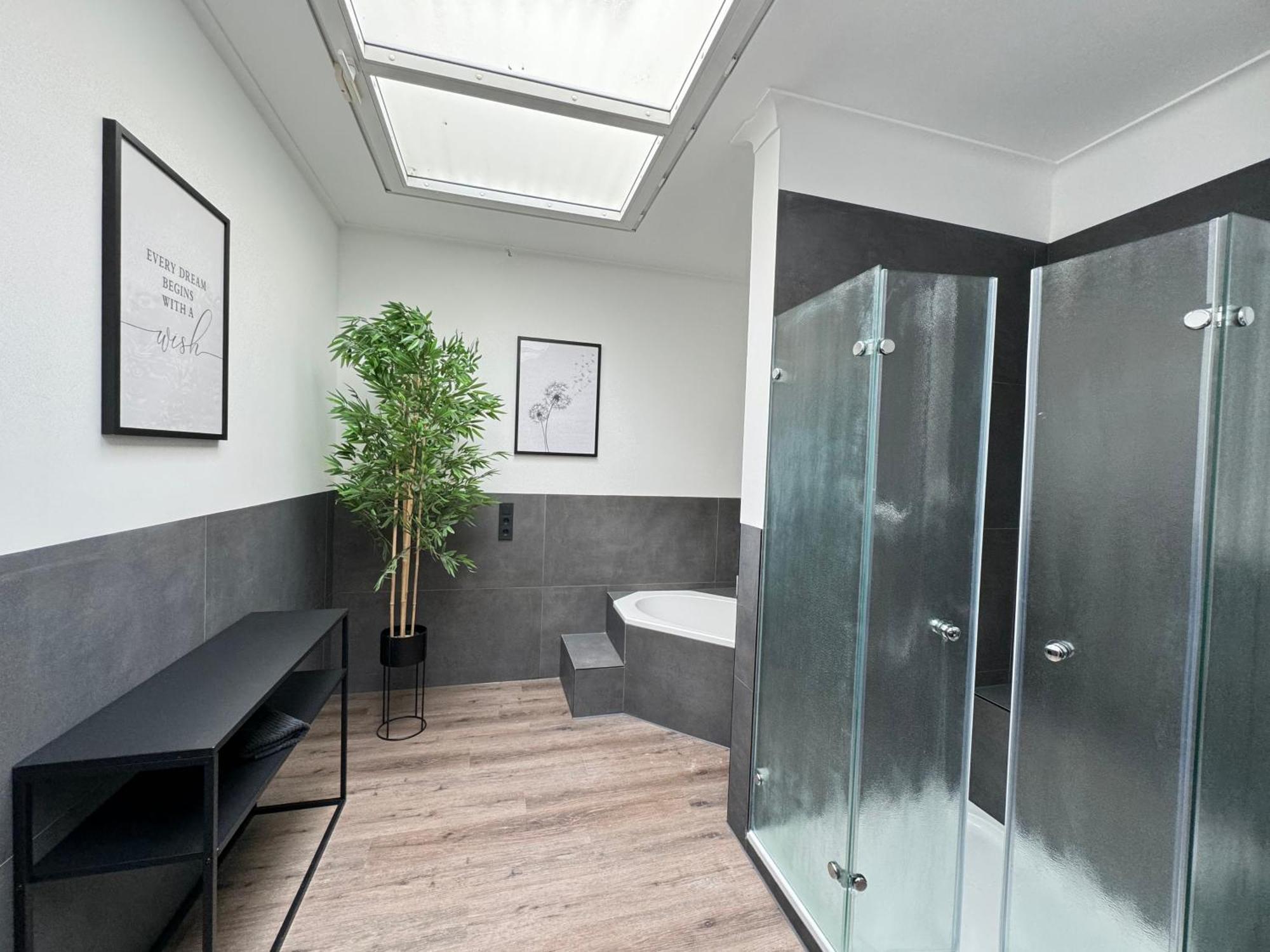 220 Qm Penthouse Wohnung Mit Fahrstuhl - Ohne Spa マンハイム エクステリア 写真